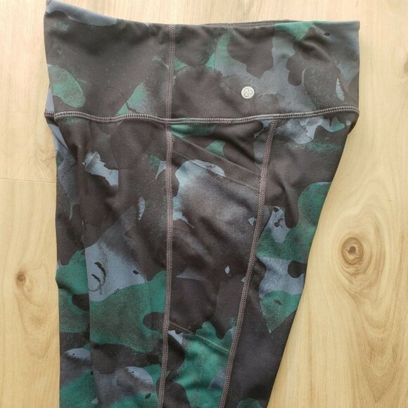 Zella High Rise Crop Leggings Green Camo Womens Medium - Picture 4 of 11